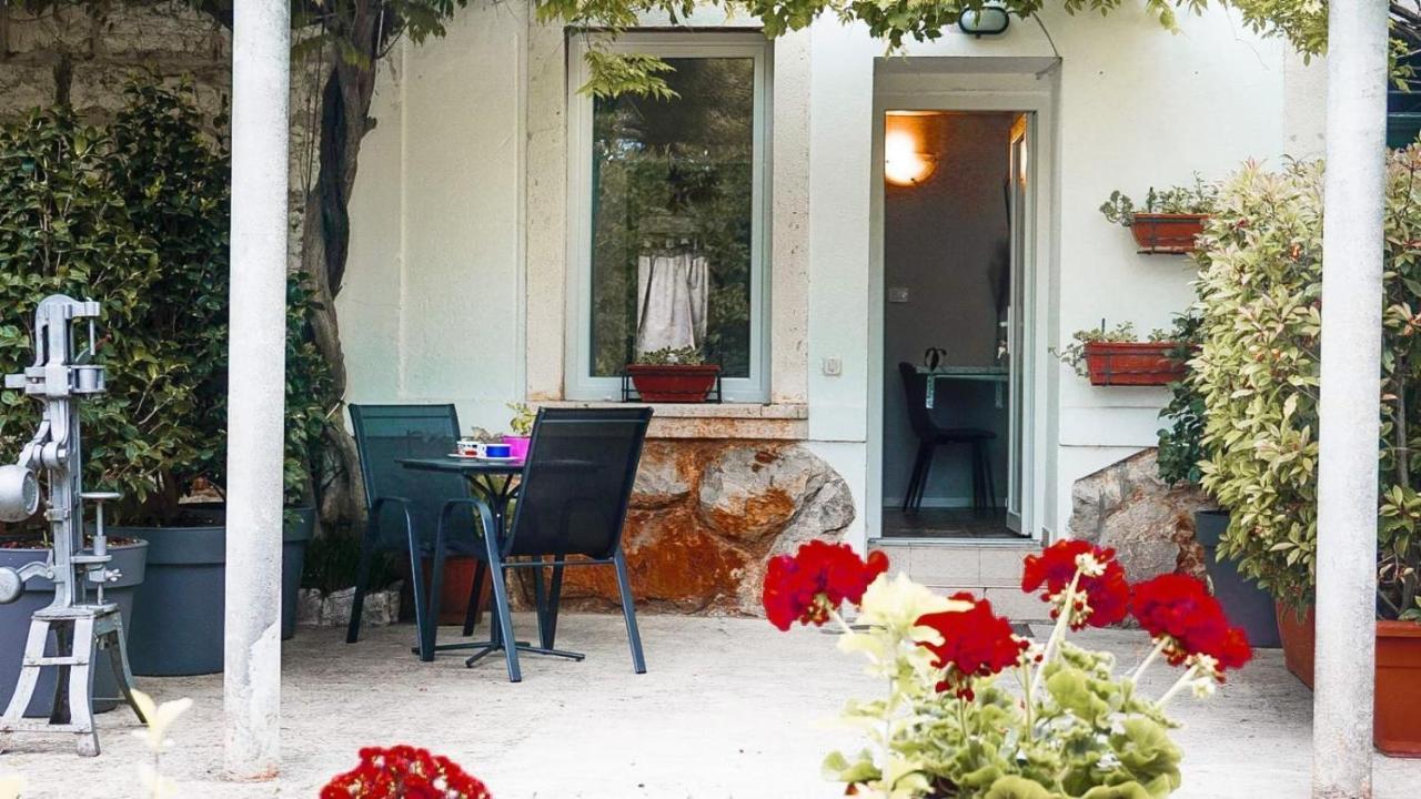 Apartment Gardens *